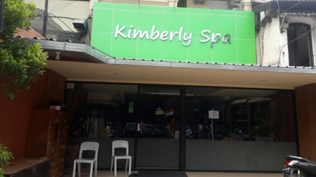 Kimberly Spa Kartika Plaza 綠色招牌店面（店家相簿，2019 年）